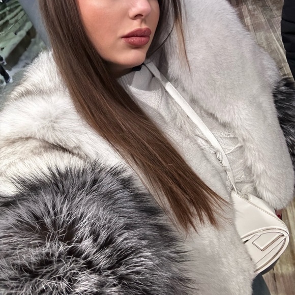 Beautiful Natural Fur Coat - Picture 3 of 5